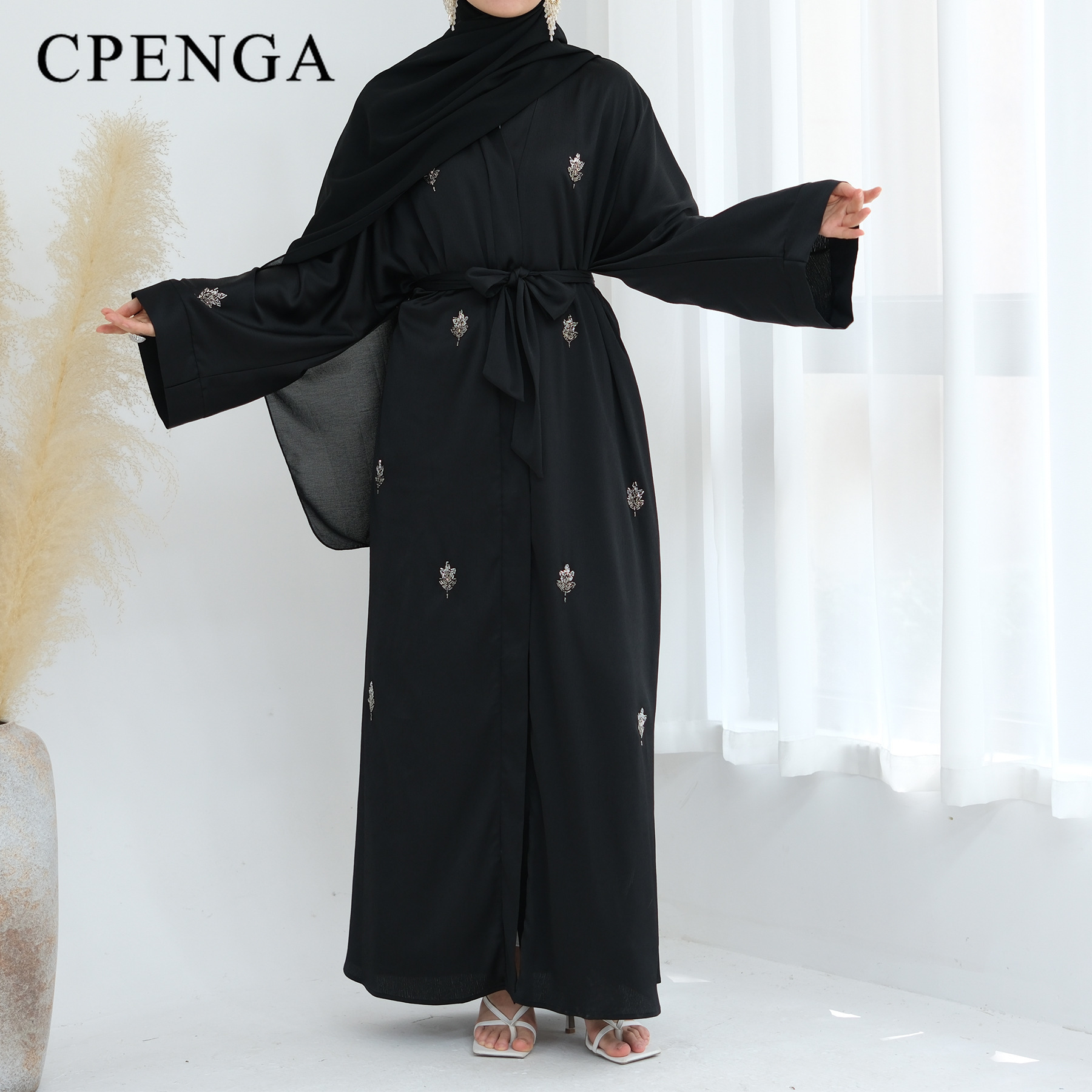 Luxuru Embroidery Dubai Abaya  - مراجعة Embroidery Arabic وسعره