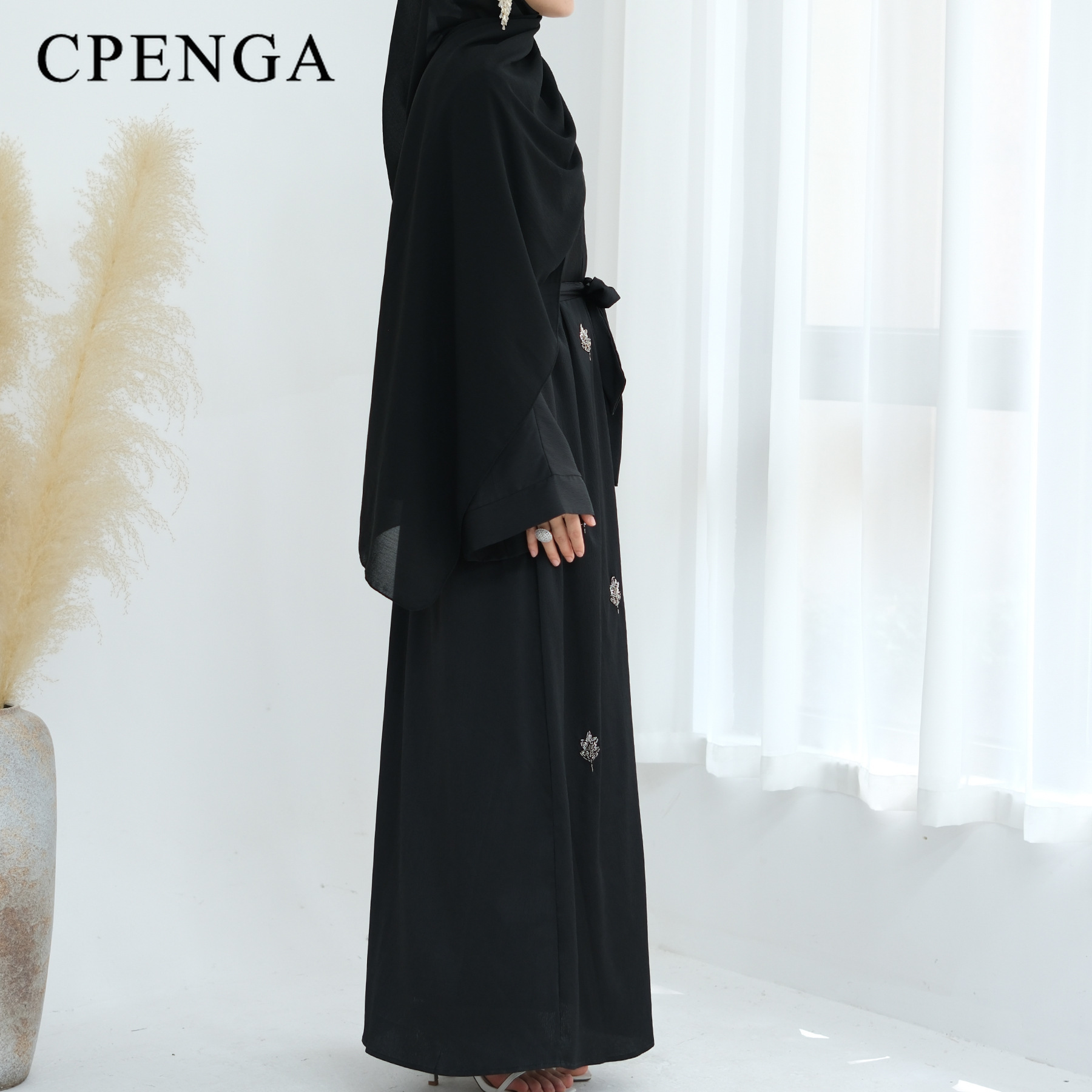 Luxuru Embroidery Dubai Abaya  - مراجعة Embroidery Arabic وسعره