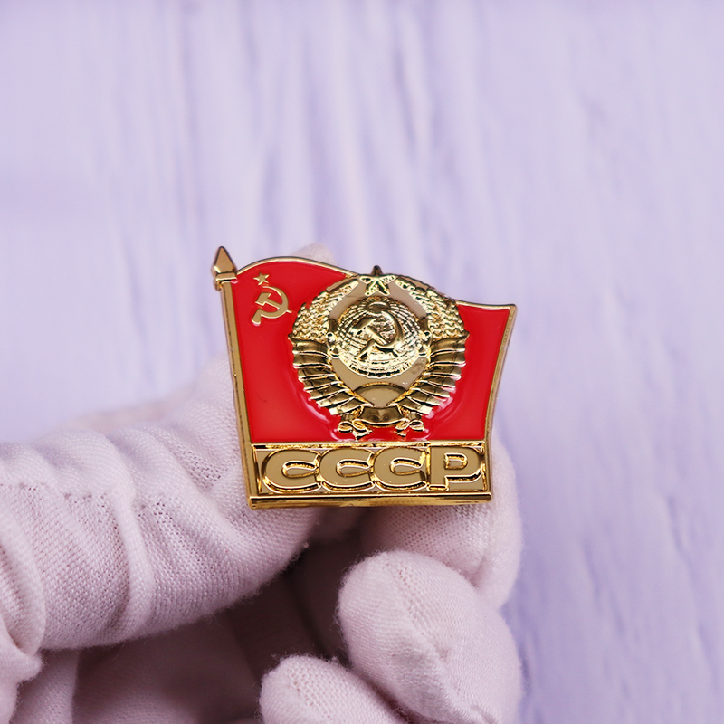 Soviet Red Flag Russian Enamel - مراجعة Embroidery Legacy وسعره