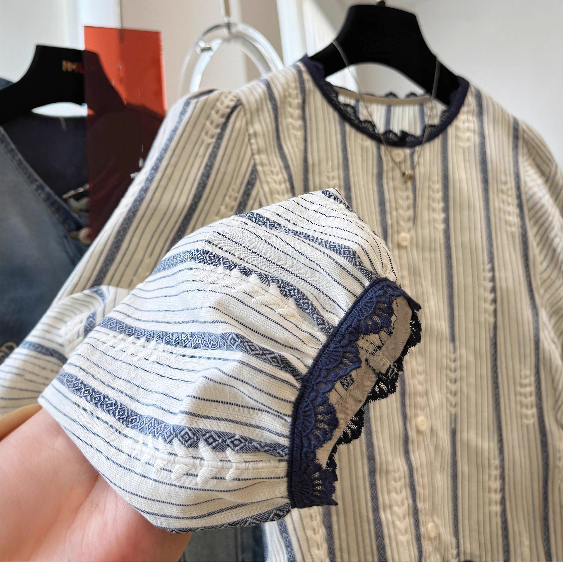 Women's Striped Lace Trim Blou - مراجعة Embroidery Shirt وسعره