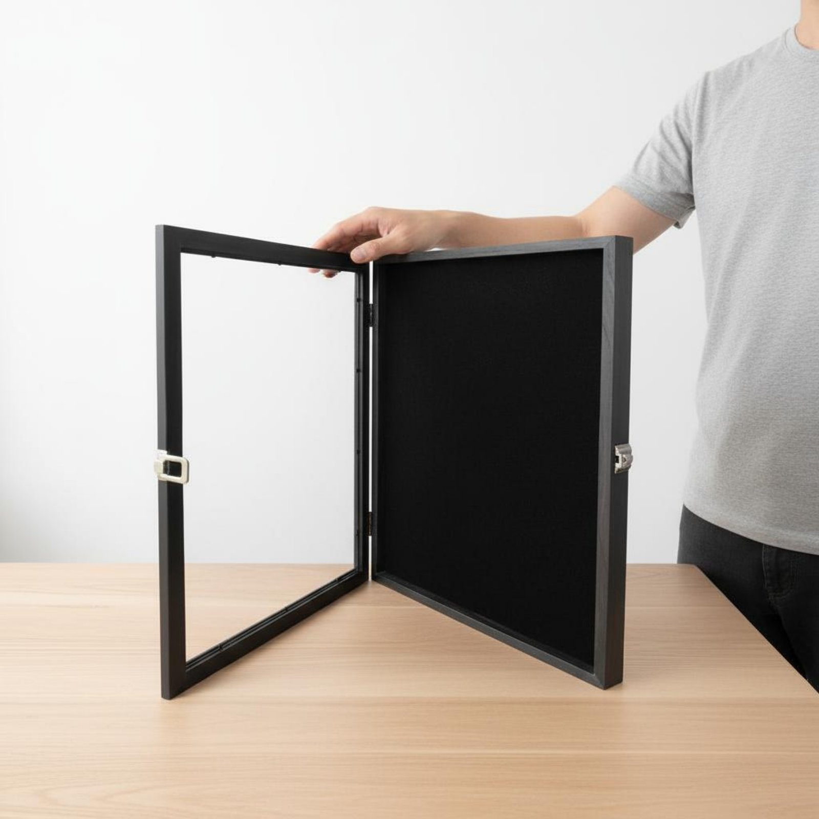 Badge Display Frame Transparen - مراجعة Frame Display Wood وسعره